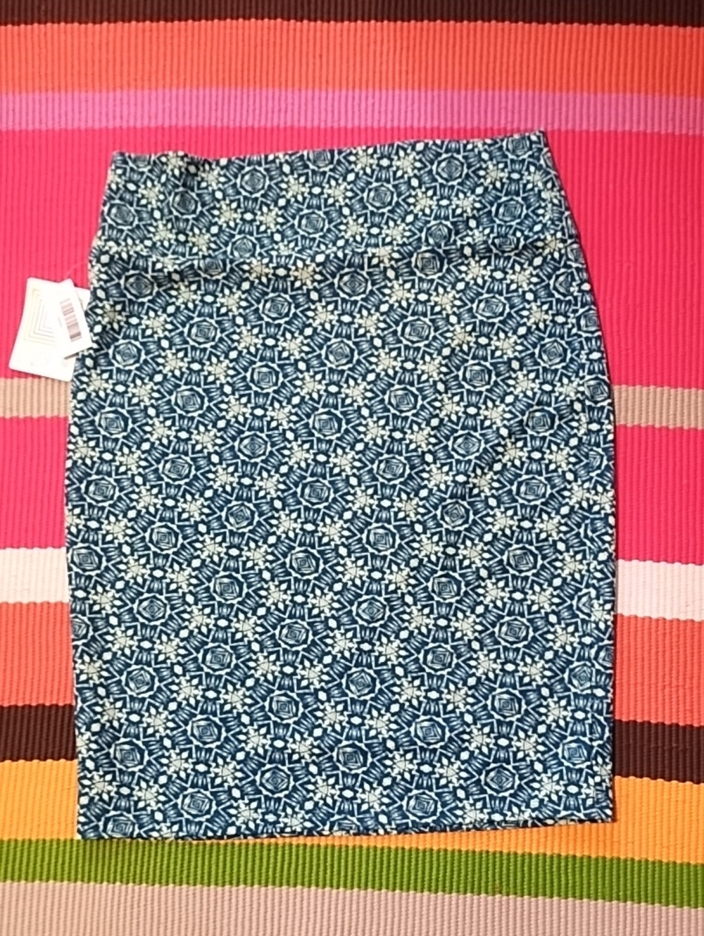 LuLaRoe NWT Blue and White Geometric Pencil Skirt XL.